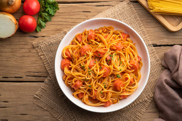 Espagueti con Tomate y Salchicha 1 spaghetti con tomate y salchicha